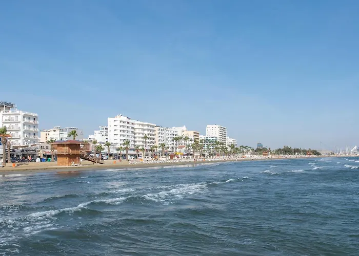 Finikoudes Gate * Larnaca